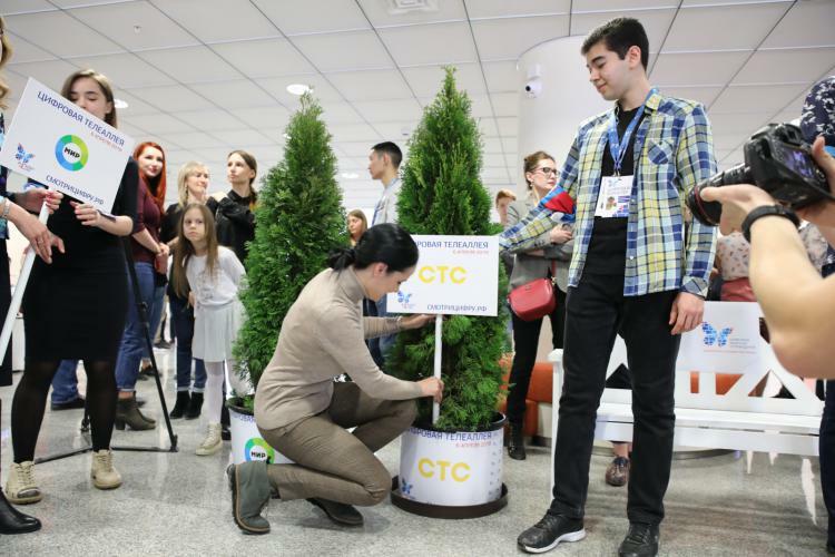 Тв тюмень. Сотрудники Тюменского телевидения. Тюменское Телевидение Тюмень. История Тюменского телевидения. Сотрудники Тюменского телевидения фото.