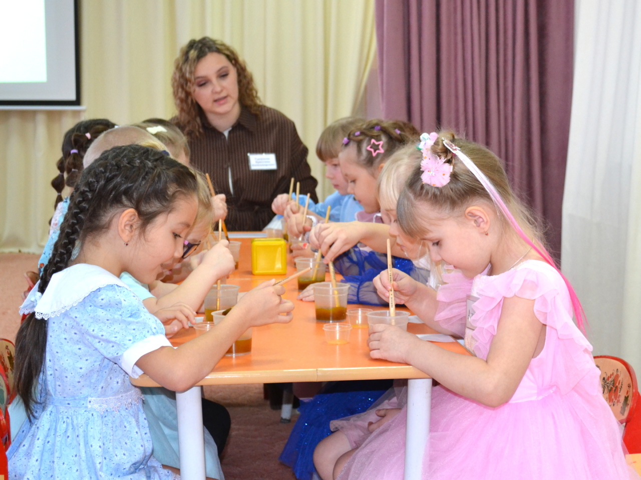 Эксперименты с водой очень нравятся детям